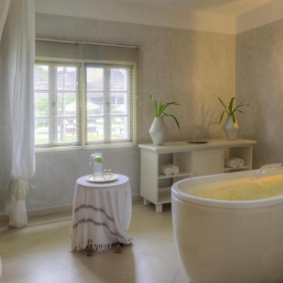 Bathroom of one of the rooms of the Billionaire Resort & Retreat